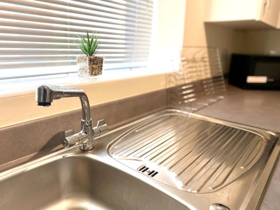 Amazing 2-Bed City Centre Apt With Parking Coventry Eksteriør bilde
