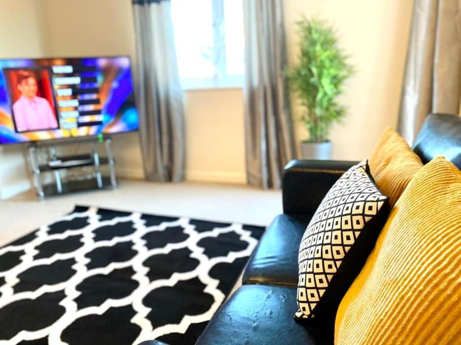 Amazing 2-Bed City Centre Apt With Parking Coventry Eksteriør bilde